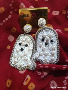 Ghosty Earss