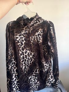 🔥HIGH NECK ANIMAL PRINT TOP🔥