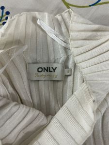 Ribbed Knit Sweater - White