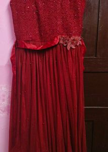 Sleeveless Party Wear Gown