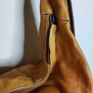 Harpa Shoulder Bag
