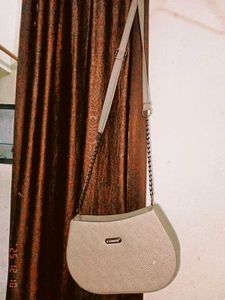 {NOT YET USED}Crossbody Bag with Chain Detail