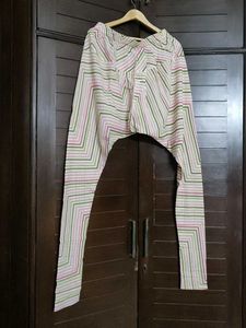 Women Floral Printed Cotton Kurta with Pants