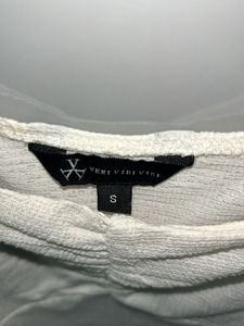 Off White Sweatheart Neck Puff Sleeves Top
