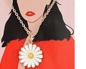 Daisy Pendant Necklace