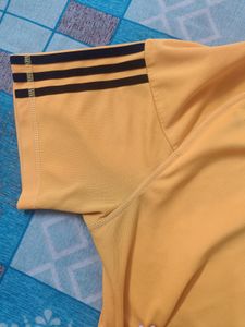ADIDAS tshirt