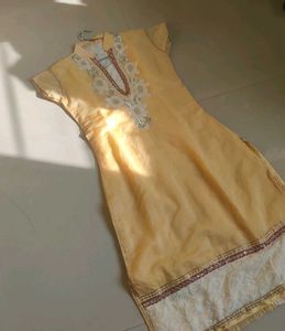 Embroided White N Gold Collar Kurti