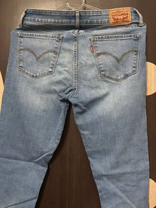 Levi&#39;s Light Wash Denim Jeans