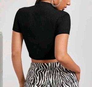 women Black crop top🖤