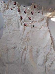 Elegant Floral Embroidered Kurta