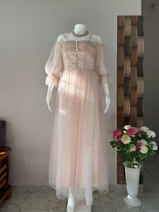 Lace embellish pink gown