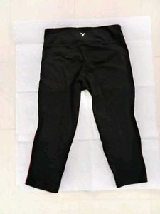 Old Navy Crop Black Yoga Half Pants Women