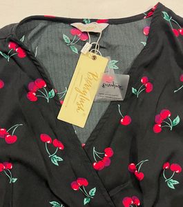 Berrylush Women Black &amp; RedCherry Printed V-Neck