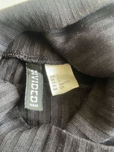 H&amp;M Black Knitted Turtle Neck