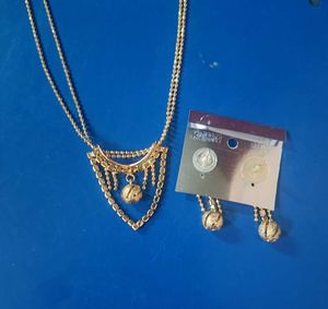 Delicate and beautiful necklace set