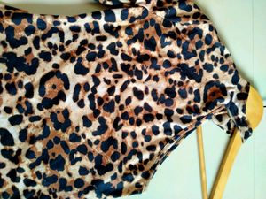 ANIMAL PRINT ONE SHOULDER CROP TOP