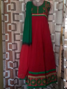 New Green &amp; Red Anarkali Kurta Set Pack Of 1