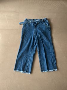 Frayed Hem Cropped Wide-Leg Jeans