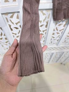 Forever 21 Ribbed V Neck Long Sleeves Top  A