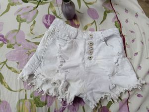 Highwaist Ripped Shorts