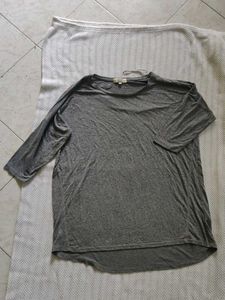 GREY TEE