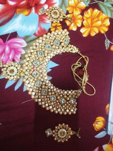 Elegant Pearl &amp; Crystal Statement Necklace