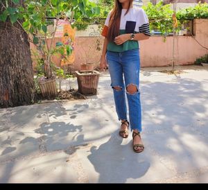 Distressed Fit Jean