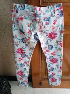 Floral White Jeans 👖