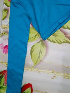 (564)Blue Cropped Long Sleeve Top