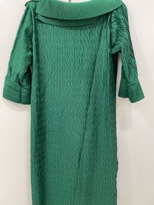 Steal the Spotlight! Emerald Green Midi Dress! 🌟
