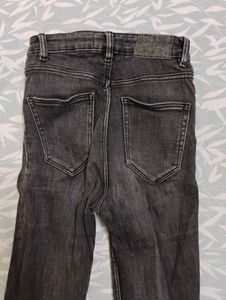 26 Inch Skinny Black Zara Jeans For Sale