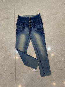 Straight Fit Ankle Length Jeans With Bow