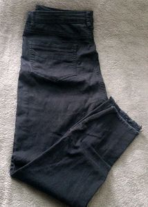 Dark Wash Cropped Jeans