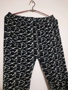 Black &amp; White Print Leggings