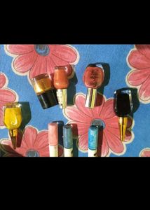 6 Lipstick Of Different Shades😍😍one Hair Clip...