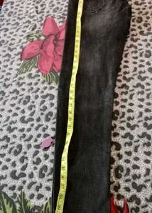 Ripped Graphic Jeans