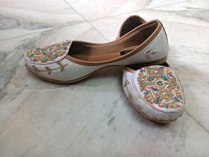 hand work jutti