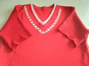 Stylish Red Knitted V-Neck T-Shirt – Gently Used