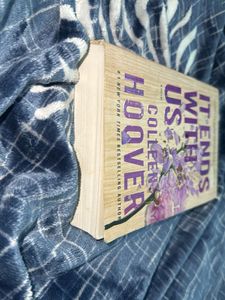IT ENDS WITH US (COLLEEN HOOVER)