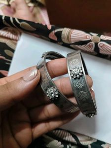 Silver Tone Bangle Set