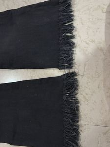 DEAL JEANS Black Frayed Hem Jean