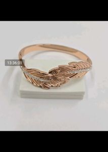 Elegant Gold Bangle