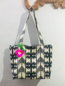 Patterned Tote Bag 👜