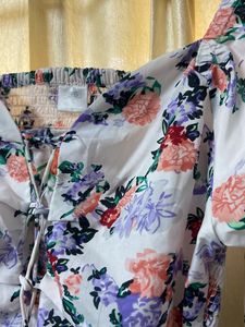 Cute Floral Print Top / Size S