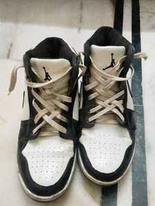 Air Jordan 1 Mid - Black & White