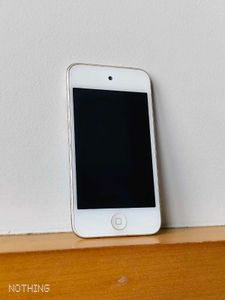 Apple iPod Touch 4th Gen (White, 16GB)