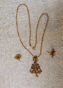 Lakshmi Chain, Earrings &amp; Maangtikka Set