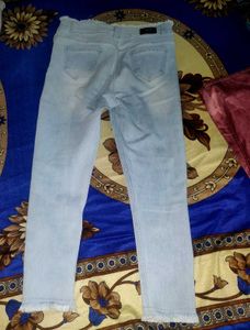 Levi&#39;s Light Wash Ripped Jeans
