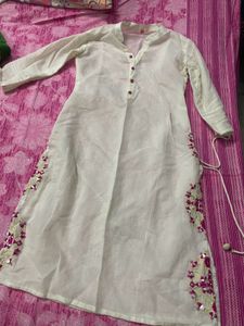 Kurta Can Pair With Pink Skirt Or Pant