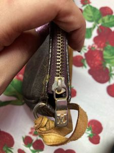 ThLouis Vuitton Pochette accessoire leather handba